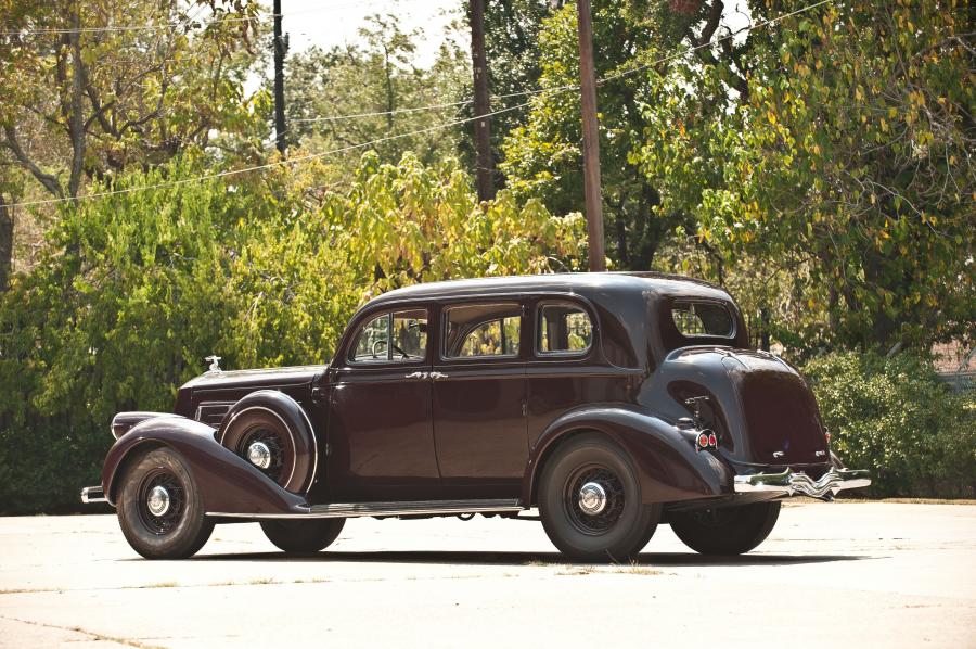  Pierce-Arrow Twelve 5-Passenger Sedan 1936 года  (фото 13 из 13)